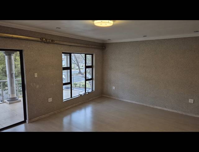5 BEDROOM HOUSE FOR SALE IN HELDERWYK